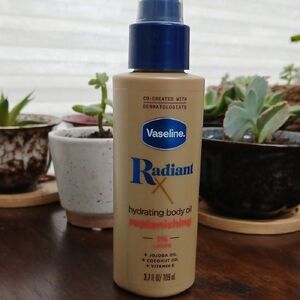 Vaseline Radiant Hydrating Body Oil